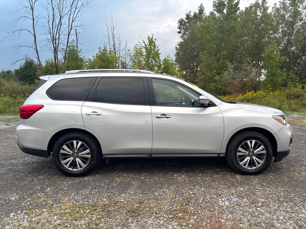 Used 2019 Silver Nissan SL image 4