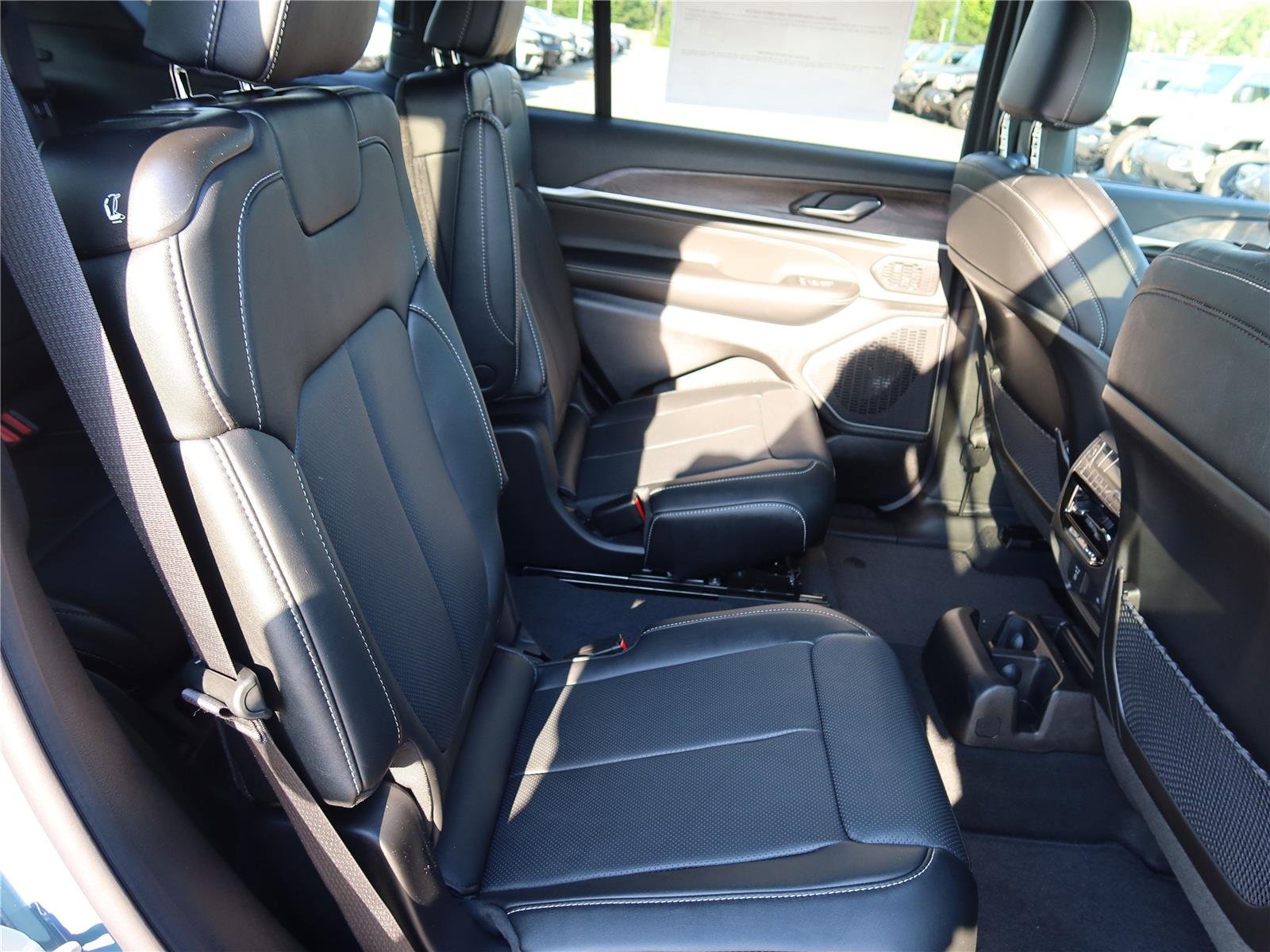 New 2026 Steel Blue Exterior Paint Jeep Limited Reserve image 8