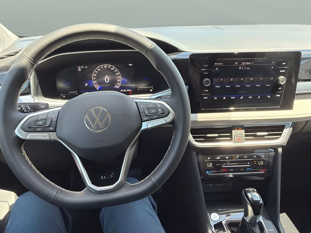 New 2026 Deep Black Pearl Volkswagen 1.5T SE image 11