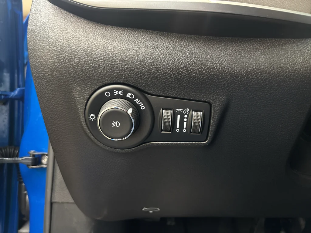 New 2026 Hydro Blue Pearl-Coat Exterior Paint Jeep Limited image 14