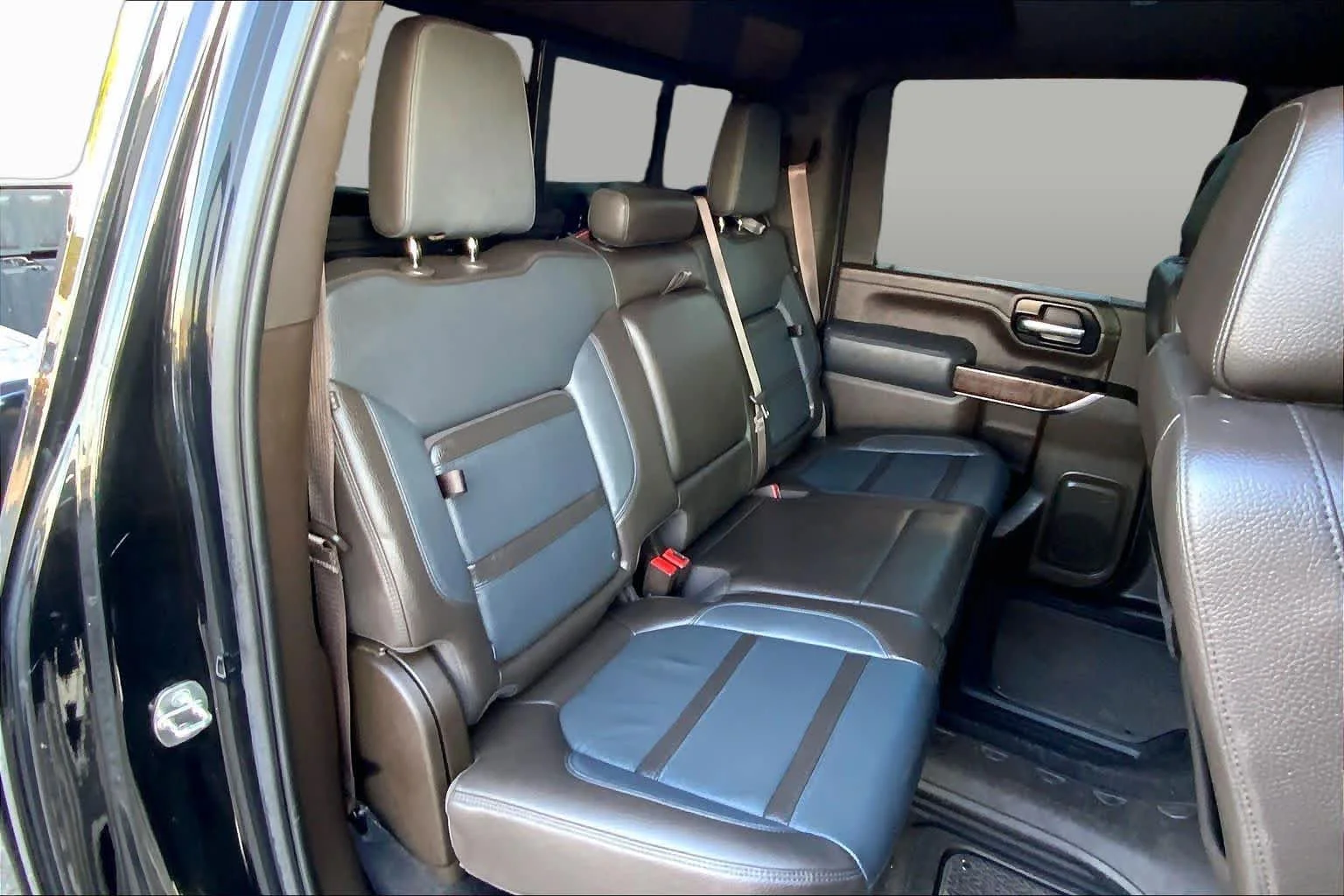 Used 2021 Ebony Twilight Metallic GMC Denali image 17