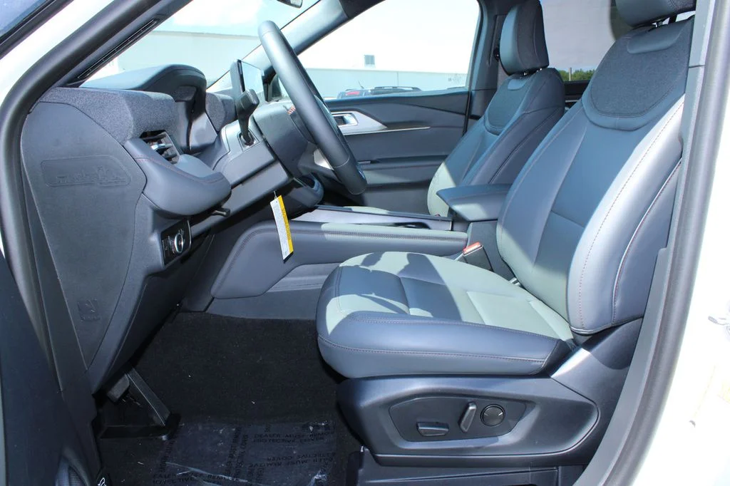 New 2027 White Ford 4DR 4WD ACTIVE image 34
