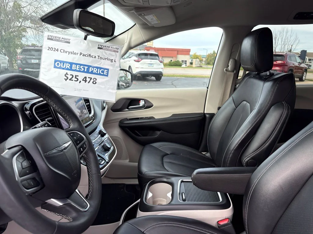 Used 2024 Bright White Clearcoat Chrysler Touring L image 12