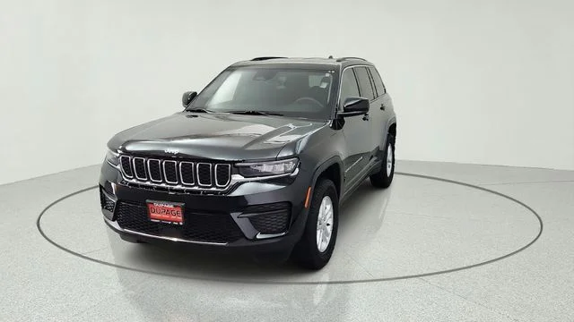 Used 2023 Black Jeep Laredo image 5