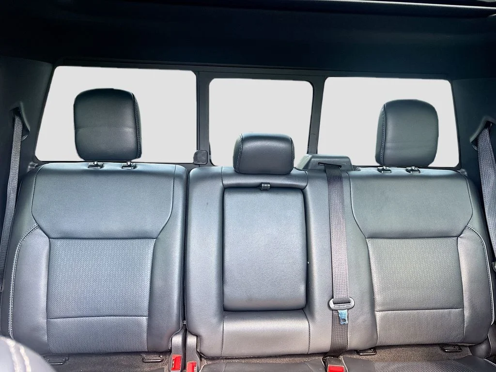 Used 2024  Ford Lariat image 22