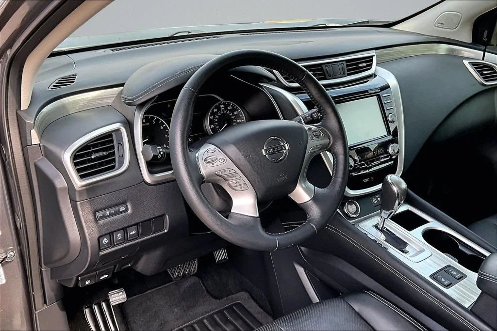 Used 2018 Gray Nissan SL image 11