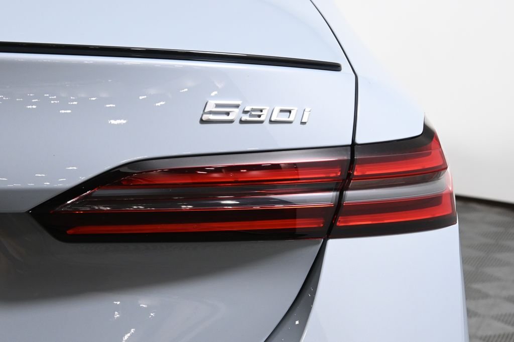 New 2027 Gray Metallic BMW 530i xDrive image 13