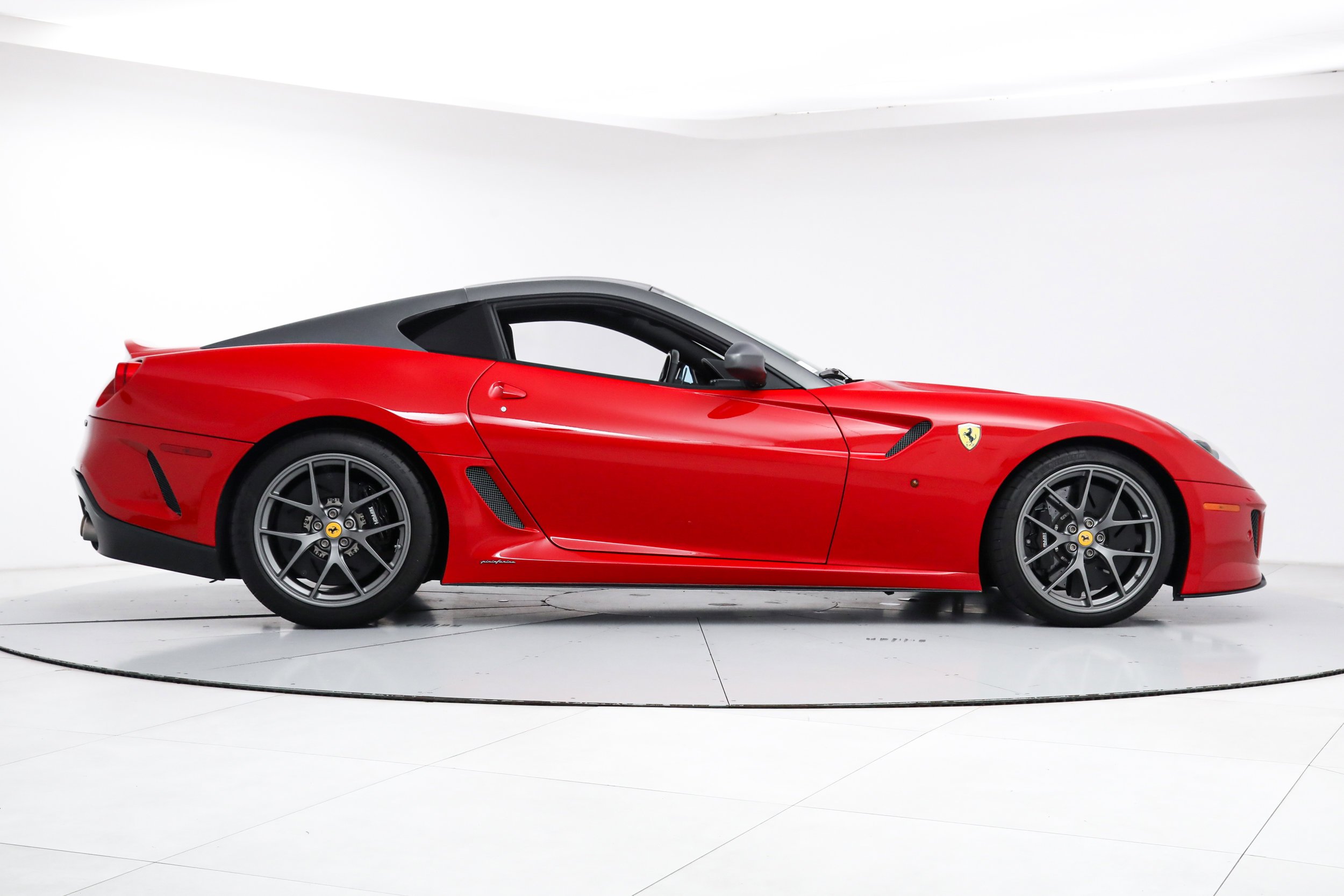 Used 2011 Red Ferrari  image 9