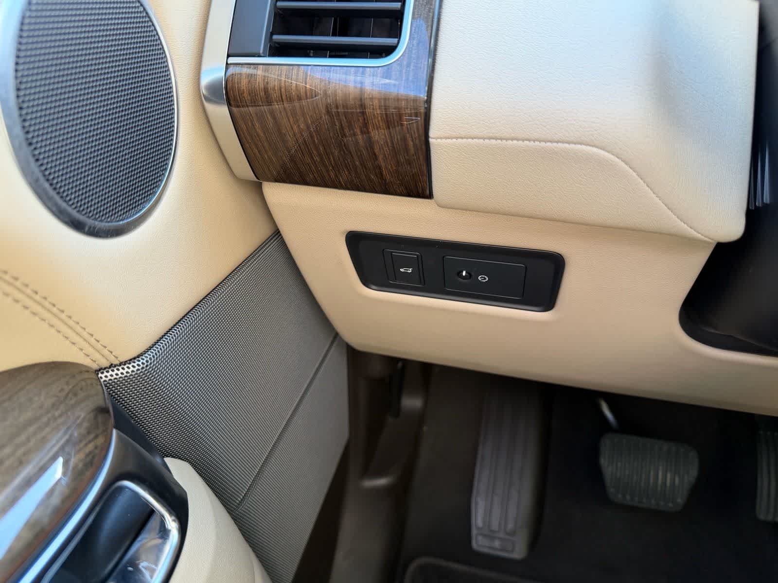 Used 2016 Brown Land Rover V6 HSE image 25