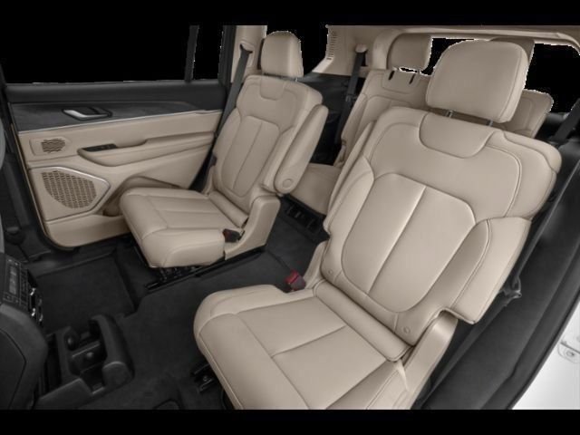 Used 2022 White Jeep Laredo image 10