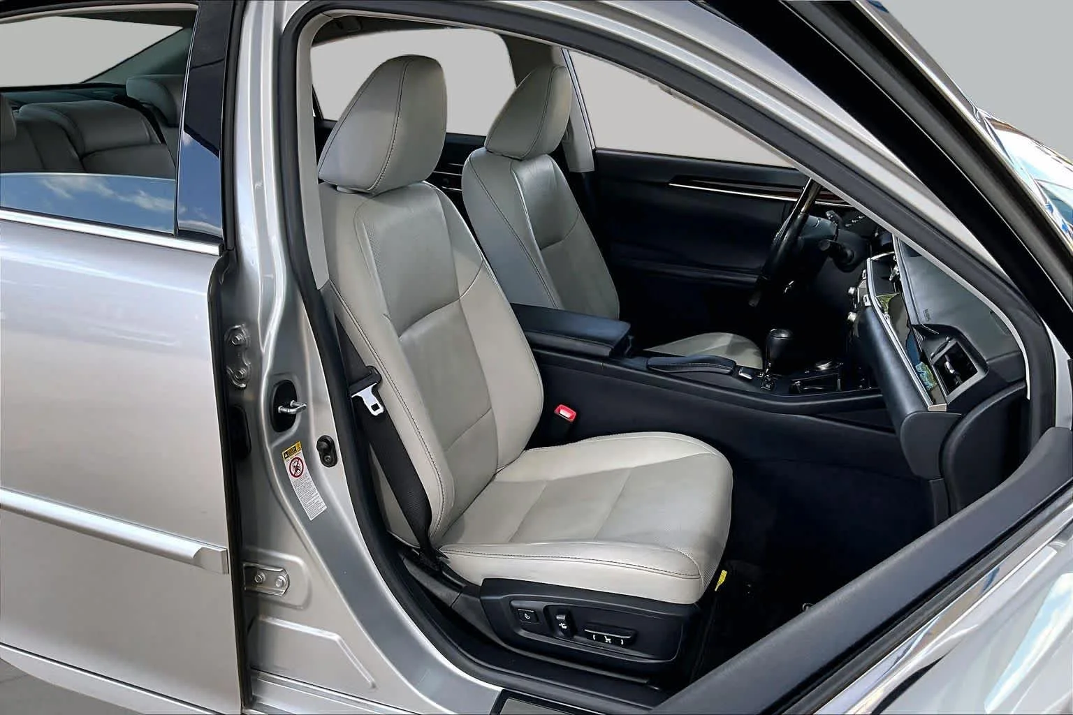 Used 2013 Silver Lining Metallic Lexus 4dr Sdn image 9