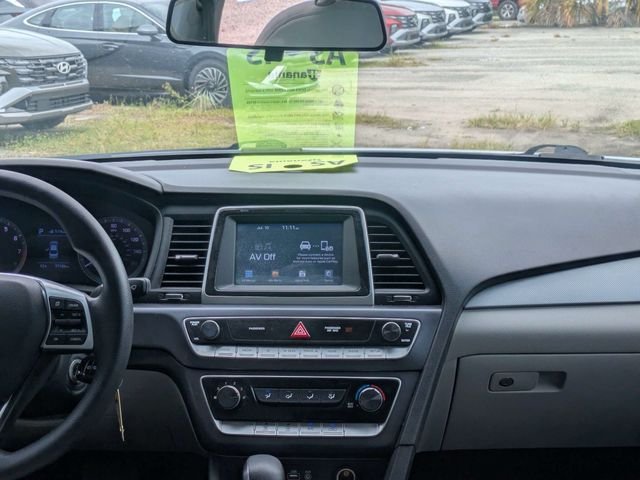 Used 2019 White Hyundai SE image 17