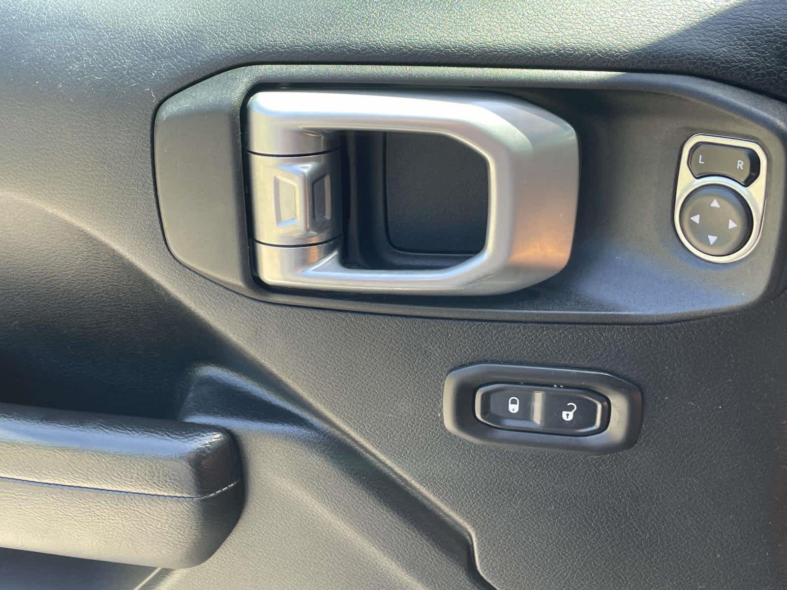Used 2019 Whi/white Jeep Rubicon image 33
