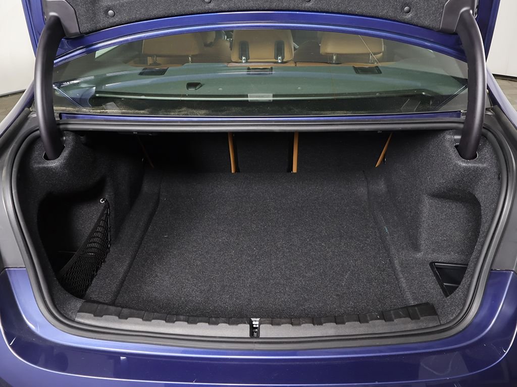 2023 BMW 3 Series 330i - Photo 17