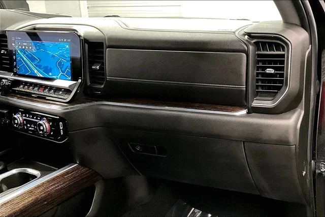 Used 2024 Onyx Black GMC Elevation image 19