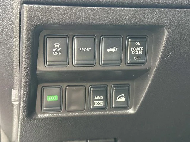 Used 2015 Silver Nissan SL image 28
