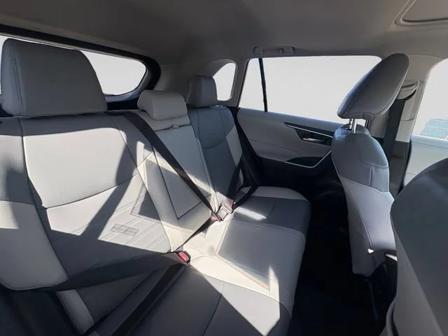 Used 2022 White Toyota Hybrid XLE Premium image 29