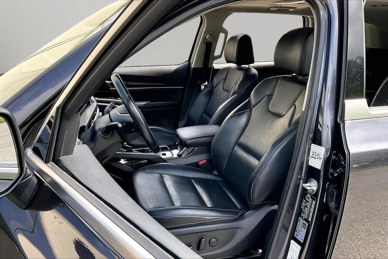 Used 2025  Kia S image 22