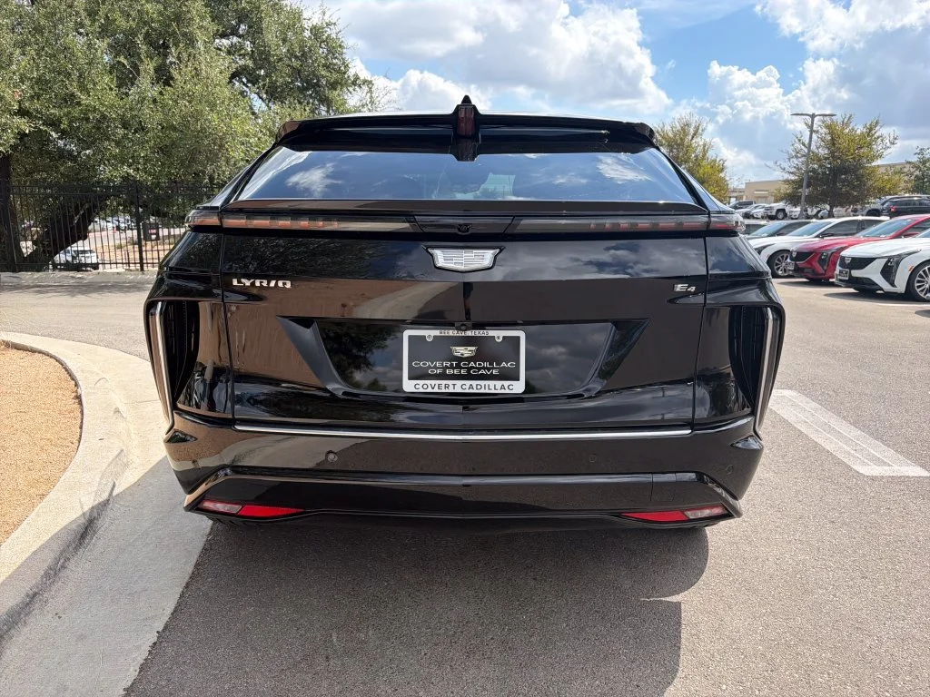 2027 Cadillac LYRIQ Signature Luxury - Photo 8