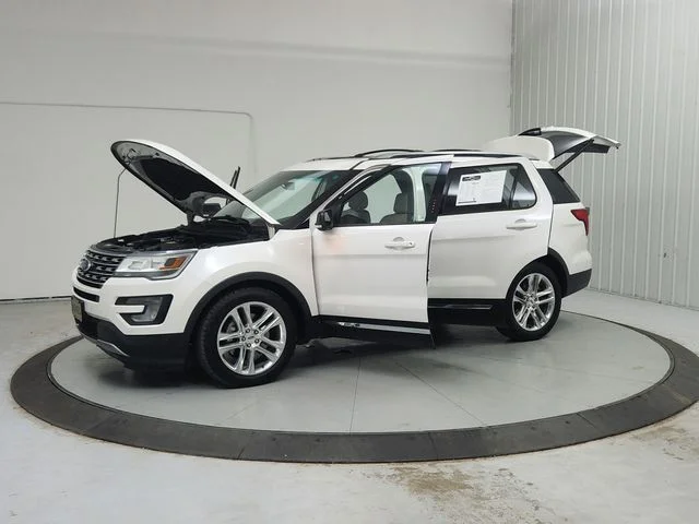 Used 2017 White Ford XLT image 12
