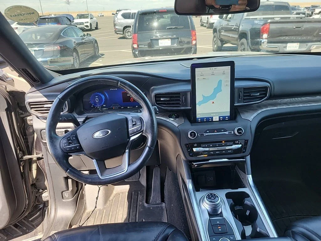 Used 2020 Black Ford Platinum image 6