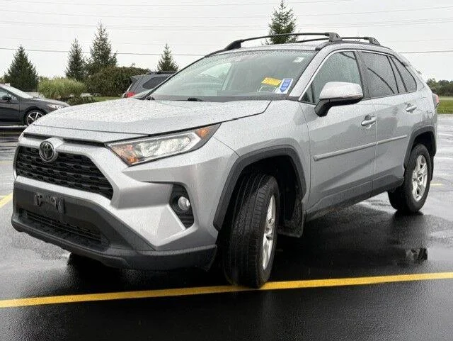 Used 2021 Silver Sky Metallic Toyota XLE image 7