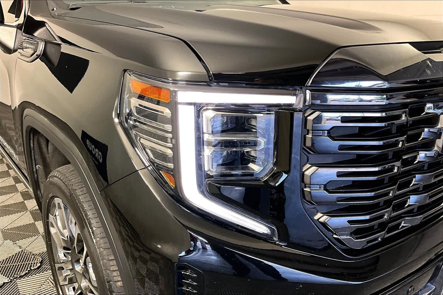 Used 2023 Onyx Black GMC Denali Ultimate image 27
