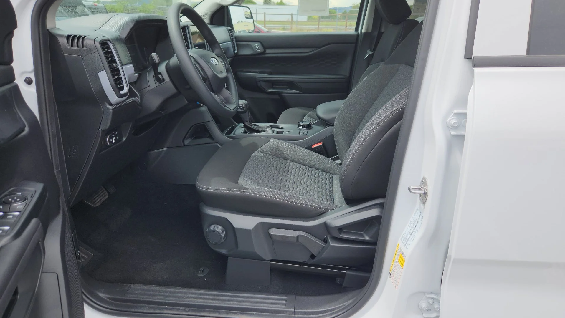 New 2026 Oxford White Ford XL image 13