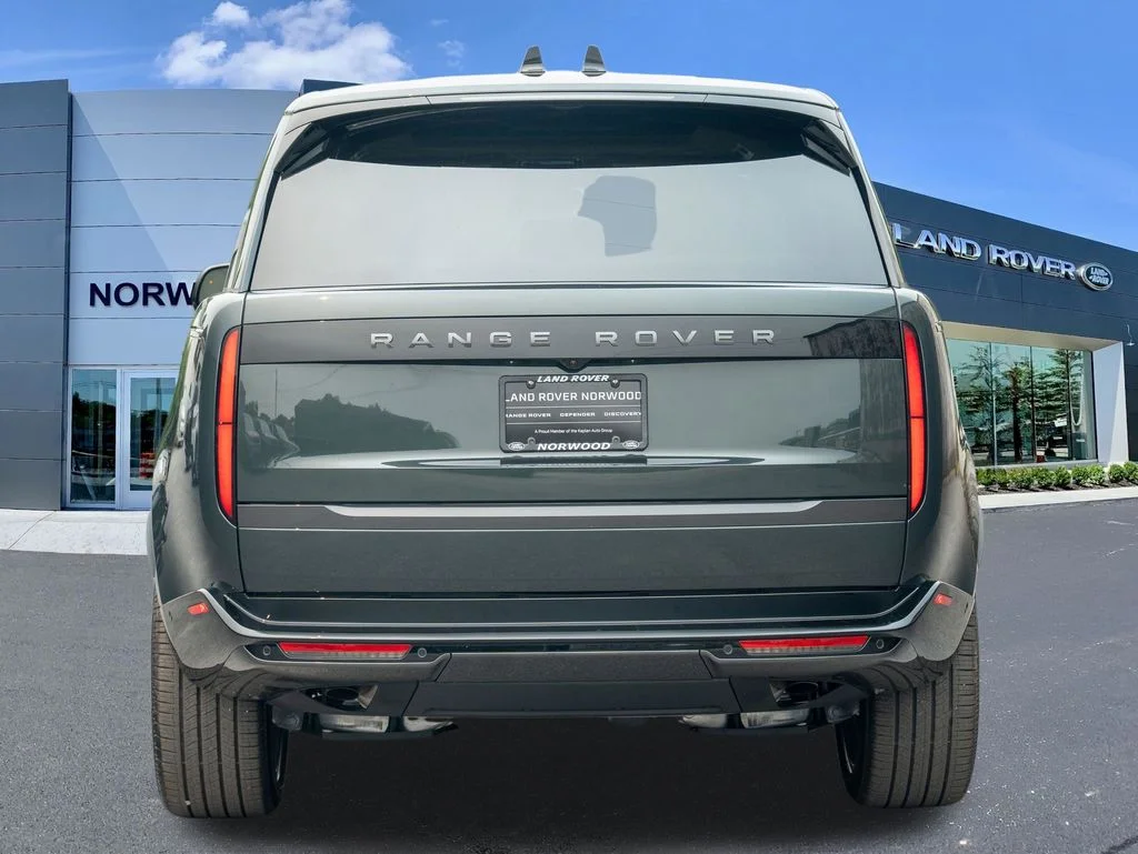 New 2026 Belgravia Green Land Rover SE image 5