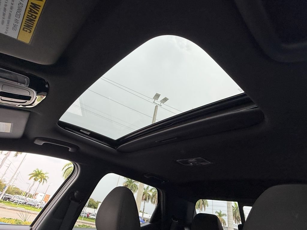 Used 2022 Beige Hyundai SEL image 18