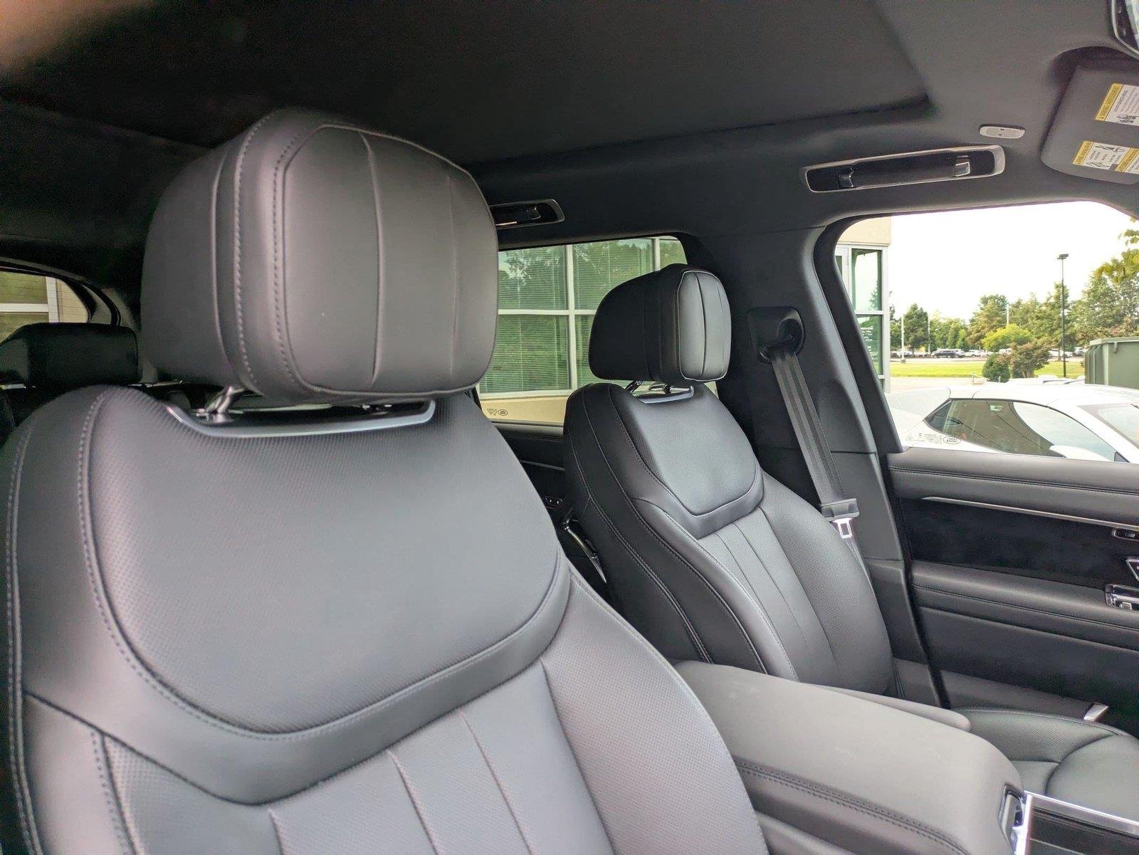 New 2026 Eiger Grey Metallic Land Rover SE image 35