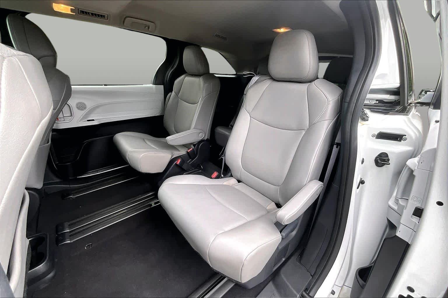 Used 2025 Wind Chill Pearl Toyota XLE image 20