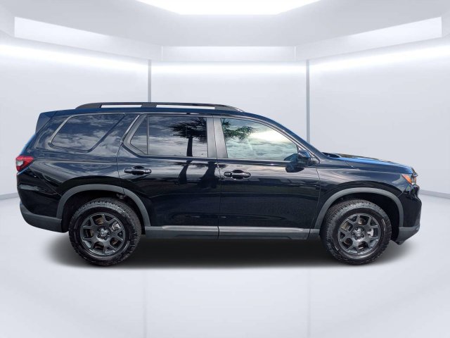 Used 2025 Crystal Black Pearl Honda TrailSport image 2