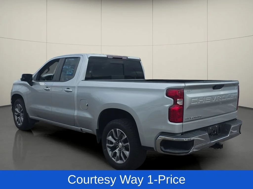 Used 2022 SILVER ICE METALLIC Chevrolet LT image 6