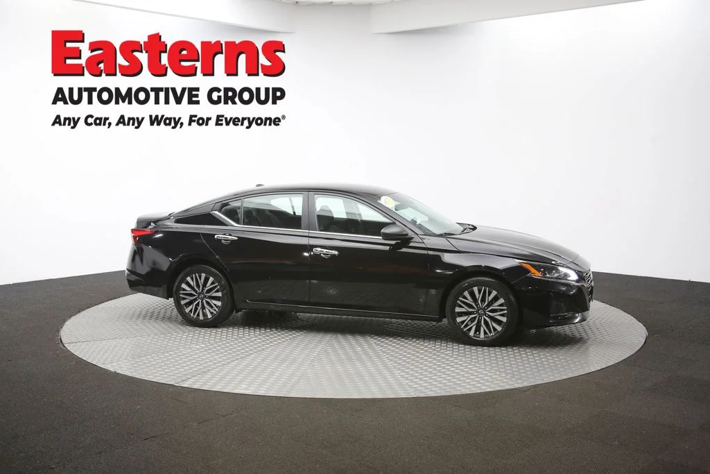 Used 2024 Black Nissan 2.5 SV image 43