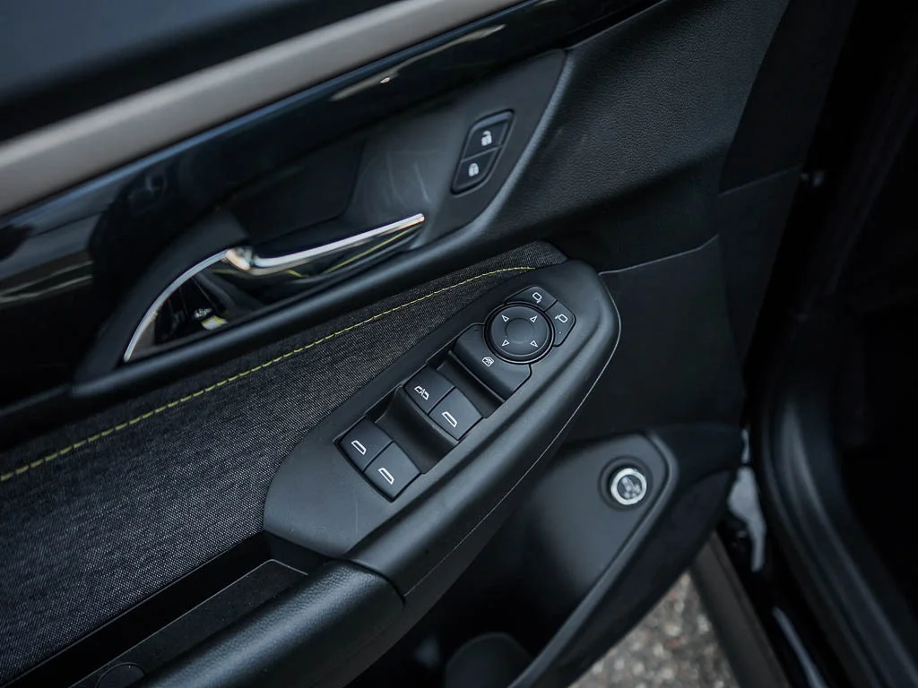 New 2026 Mosaic Black Metallic Chevrolet ACTIV image 18