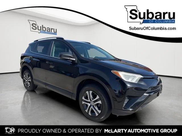 2017 Toyota RAV4 LE's photo