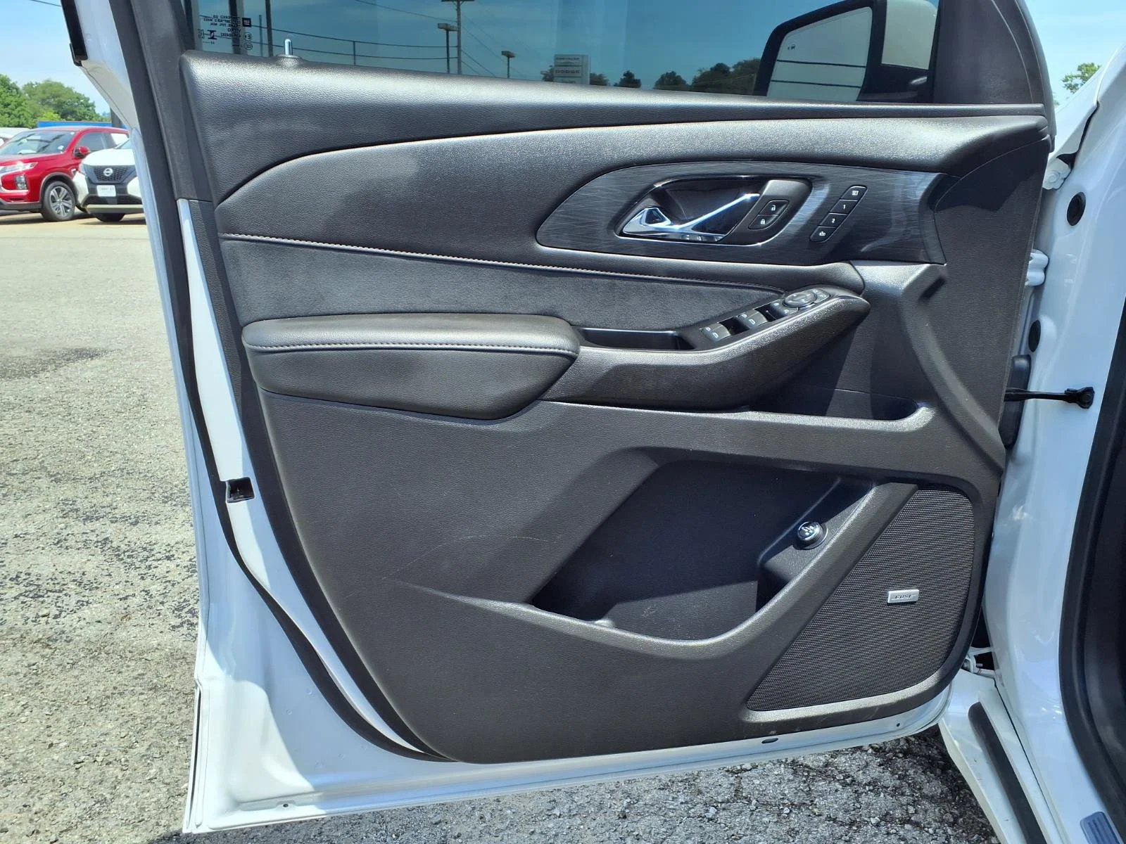 Used 2023 Iridescent Pearl Tricoat Chevrolet High Country image 17