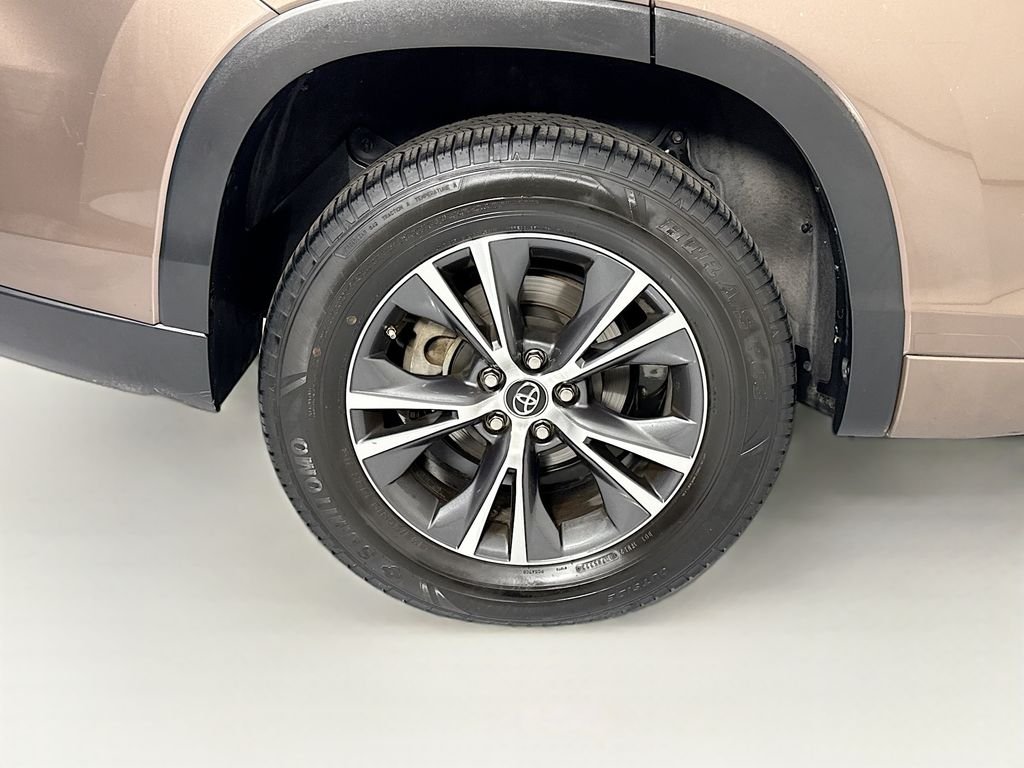 Used 2018 Walnut Toyota LE Plus image 33