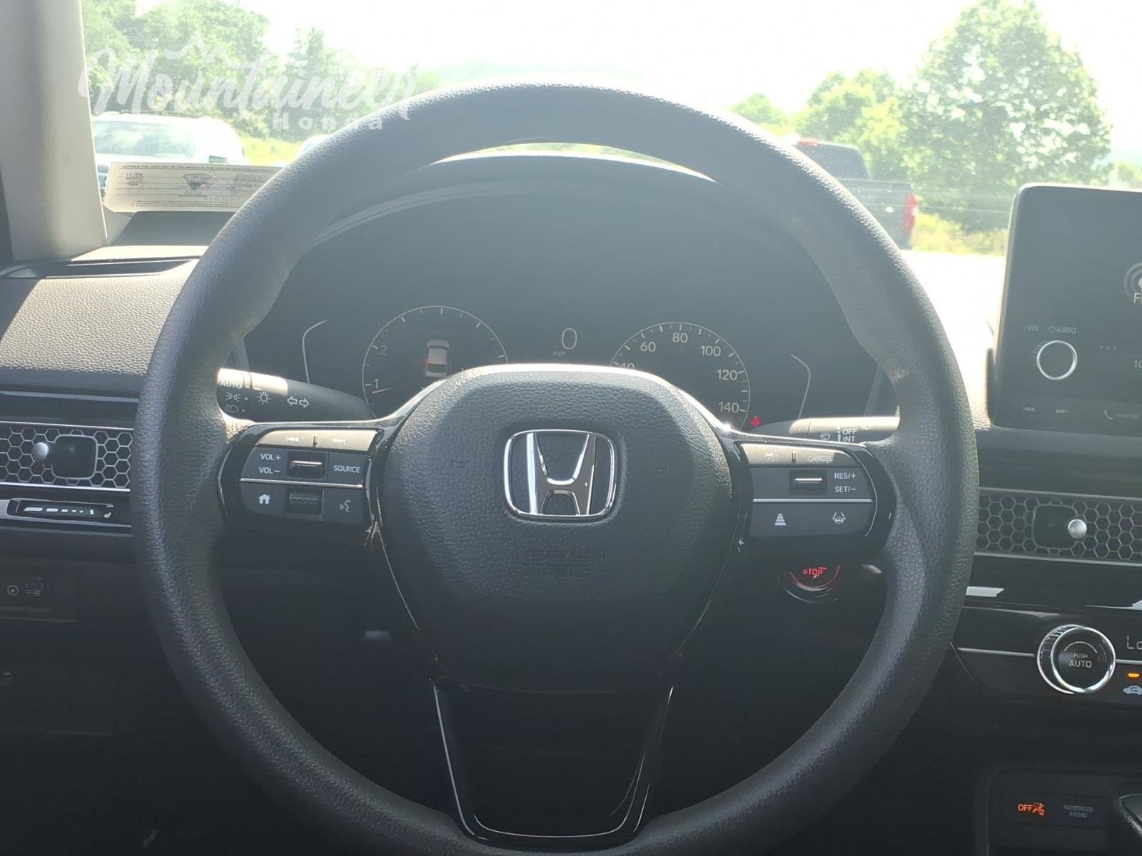 Used 2025 Meteorite Gray Metallic Honda LX image 18