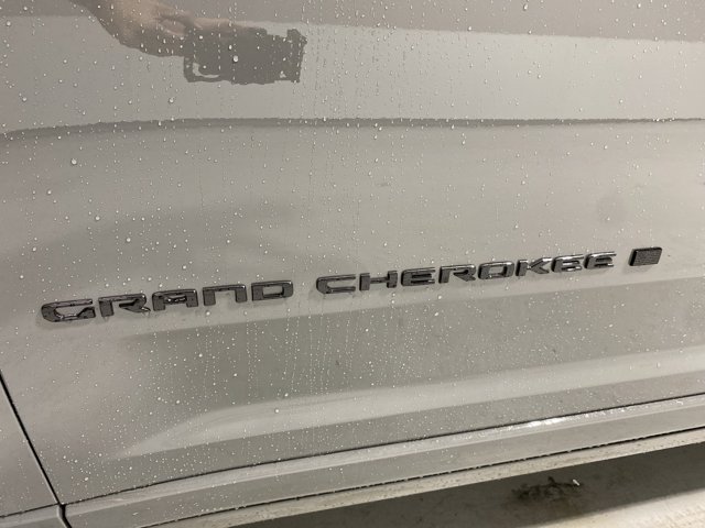 New 2027 Sting-Gray Clear-Coat Paint Jeep Limited Reserve image 30