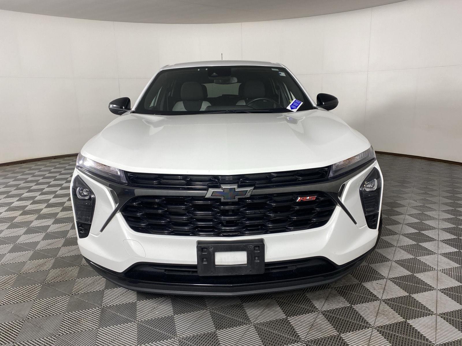 Used 2024 Summit White Chevrolet 1RS image 2