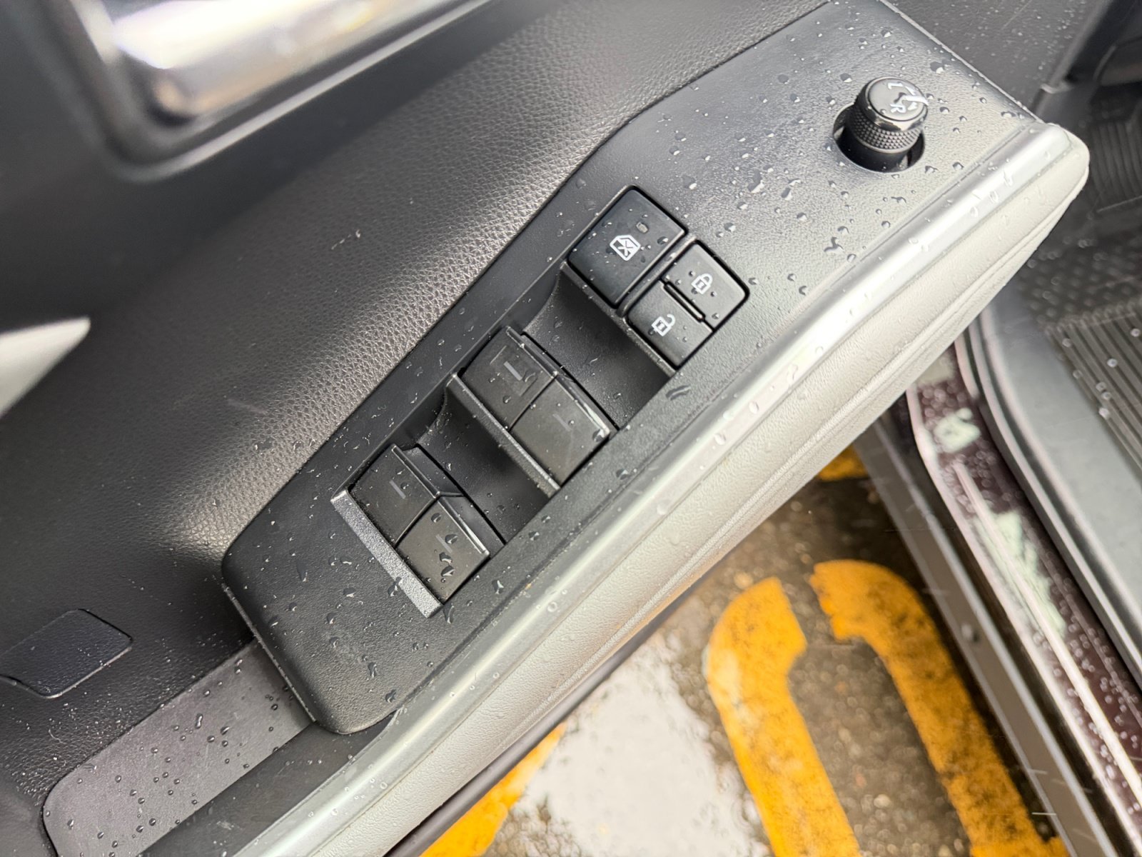 Used 2022 Amber Toyota XLE image 29