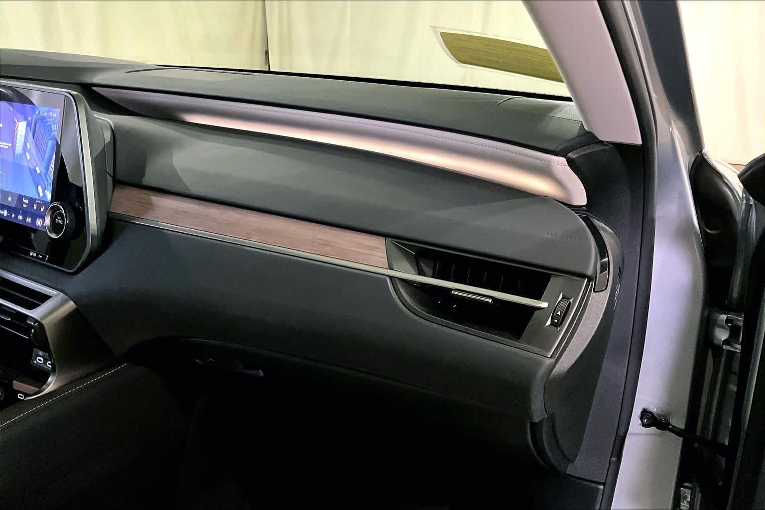 Used 2024 Iridium Lexus Premium image 27
