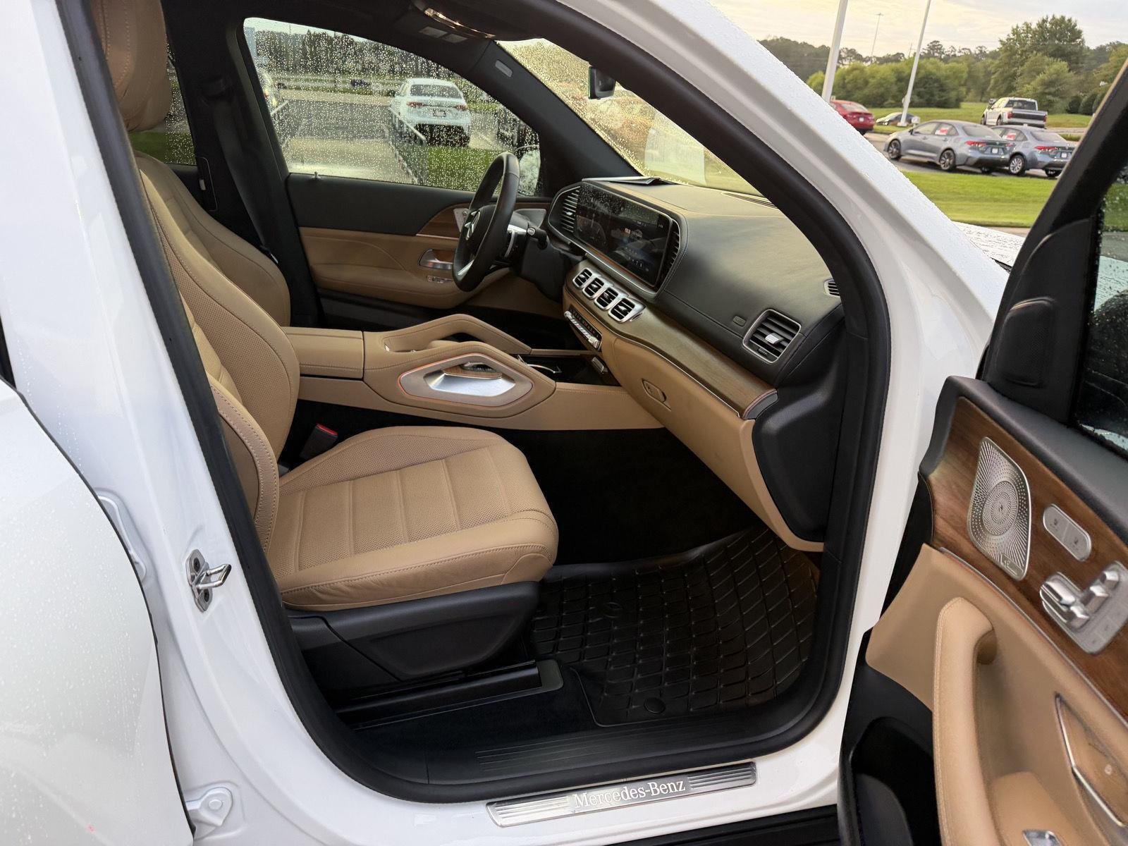 Used 2025 Polar White Mercedes-Benz GLS 450 image 16