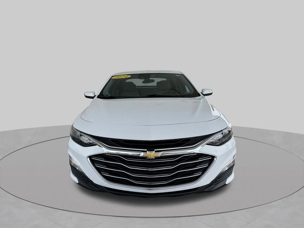Used 2024 Summit White Chevrolet LS image 3