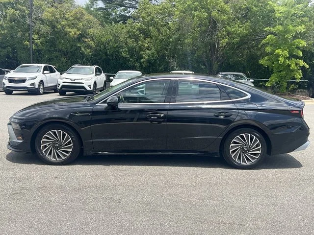 Used 2025 Black Hyundai Limited image 10