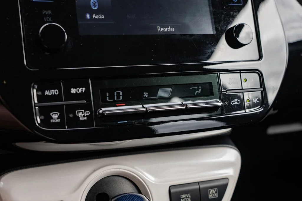 Used 2017 Silver Toyota Two image 18