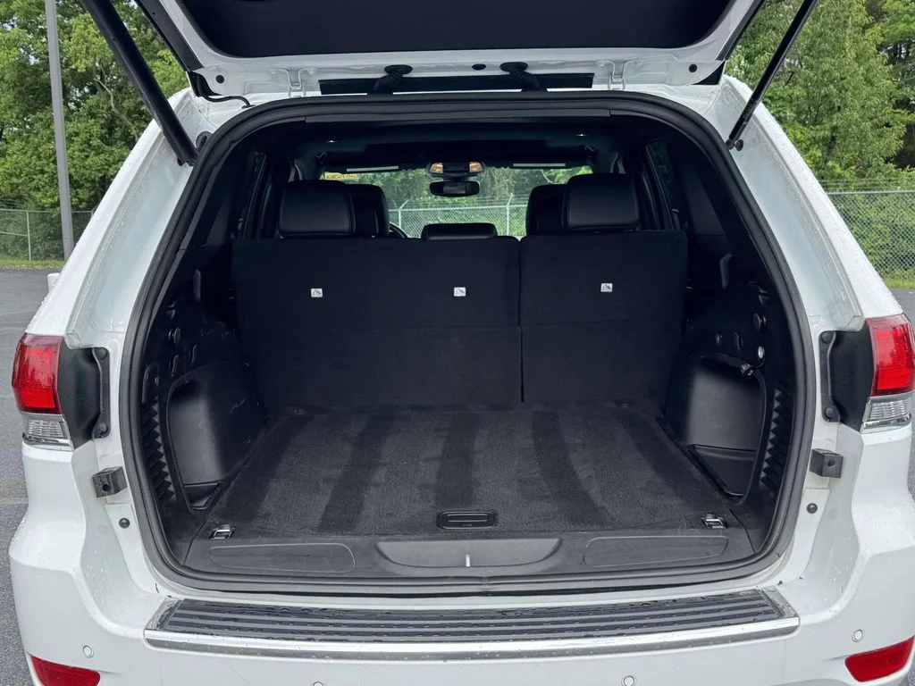 Used 2022 White Jeep Limited image 29