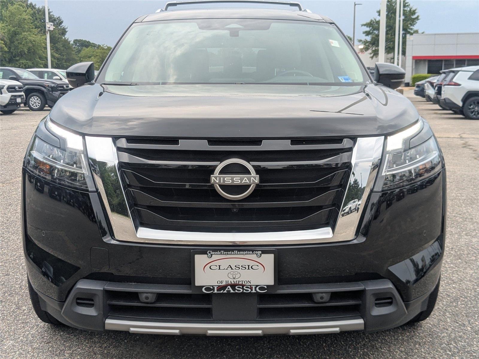 Used 2024 Super Black Nissan SL image 8